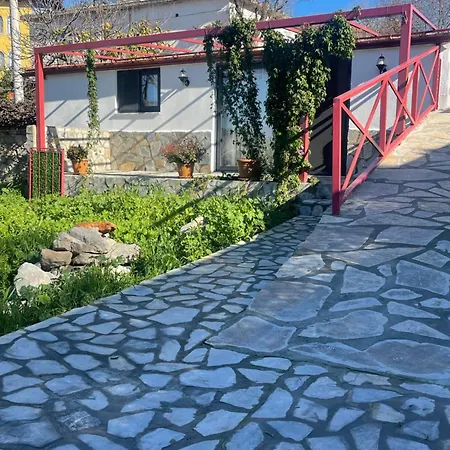 Soeguet Osman Koey Evi * Taslica