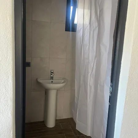 Soeguet Osman Koey Evi * Taslica