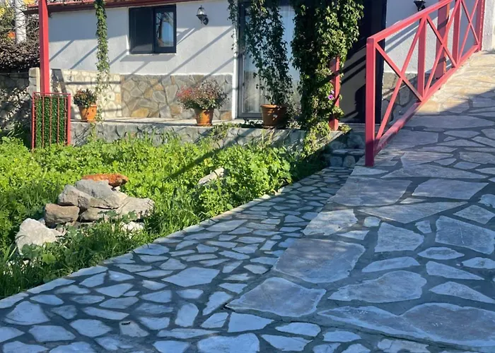 Soeguet Osman Koey Evi * Taslica